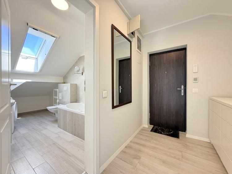 Apartament cu 3 camere decomandat, mobilat în Dumbrăvița