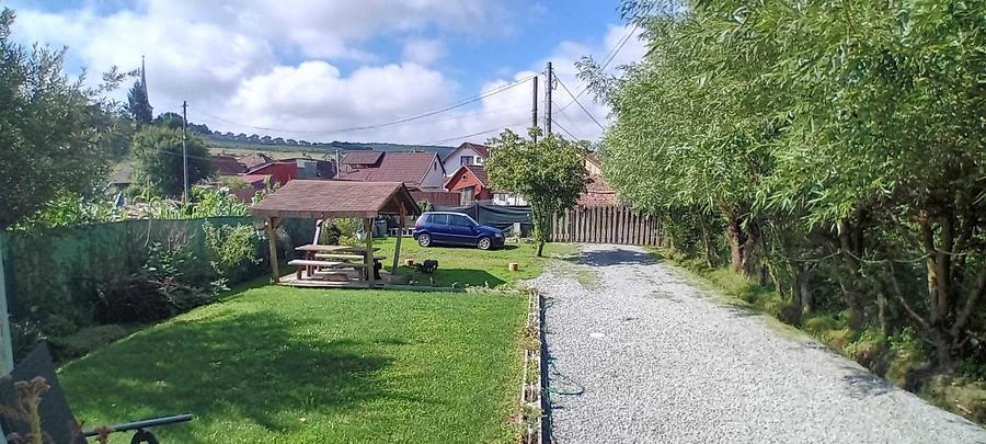 Casă cu 4 camere în Corunca