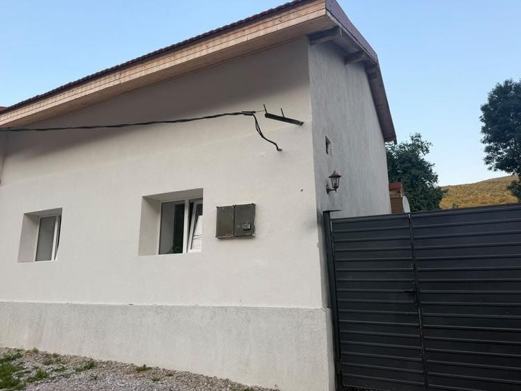 Casă cu 3 camere în Văliug