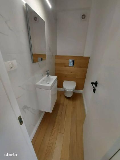 Apartament cu 3 camere decomandat în Polonă