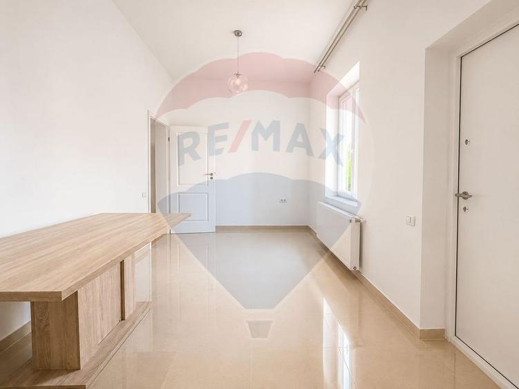 Apartament cu 4 camere decomandat în Central