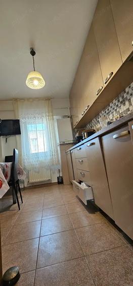 Casă cu 3 camere decomandat în Casa de Cultură