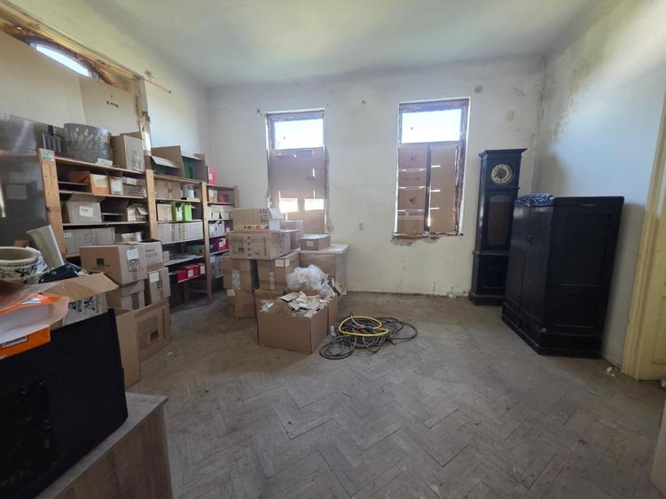 Judetul Prahova, in Poienarii Burchii, conac neoromanesc si teren 2.800 mp - 27