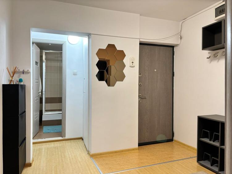 Apartament 4 camere renovat, centrala, metrou 650 m, parc IOR, parcare - 25