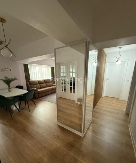 Apartament de 3 camere ( Complet Renovat )-Unirii