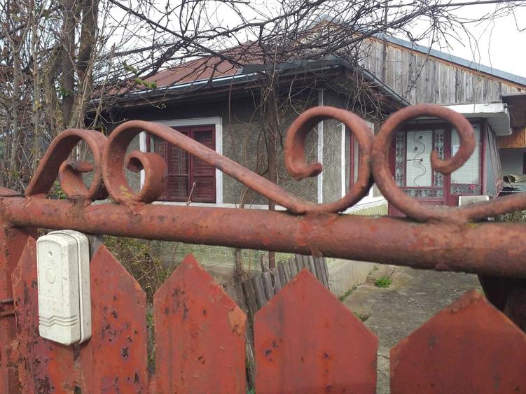 Vand casa - zona Garii Boldesti-Scaeni - 1