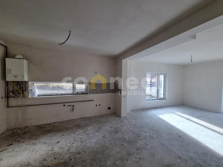Duplex cu 5 camere cu Canalizare în Iris