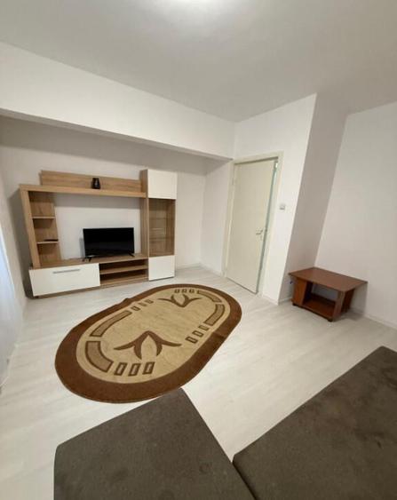 Garsoniera decomandata, 29,4 mp, zona 1 Mai - 3