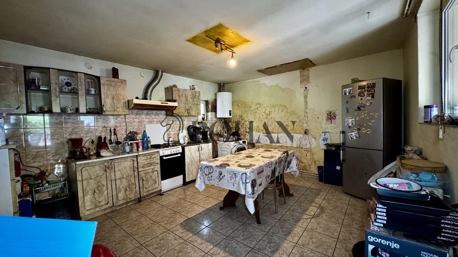 Casă individuală cu 3 camere cu Canalizare în Central