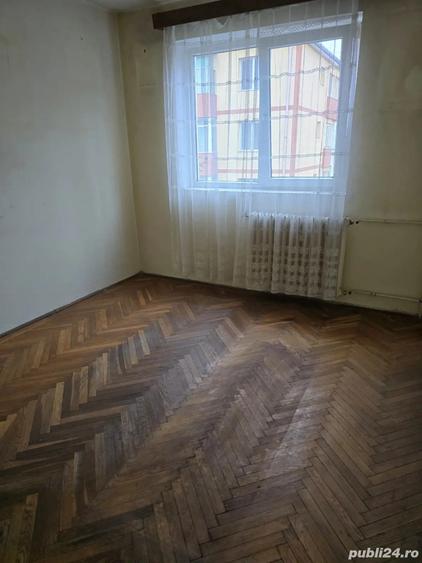 Proprietar vand apartament decomandat 90 mp - 3 camere in Brad - 5