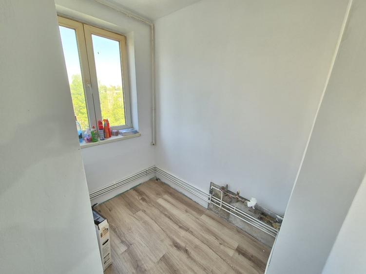Vanzare garsoniera  zona Astra Str.Soarelui etajul 4 din 9 bloc cu 2 lifturi - 2