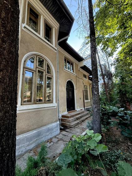 Vila in zona Băneasa, în imediata vecinătate a Parcului Herăstrău 7 camere - 3