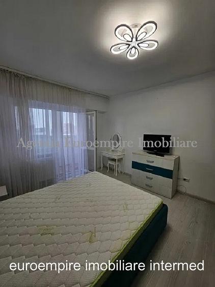 De inchiriat apartament cu 3 camere, zona Centru - 7