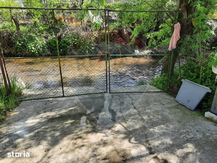 Casă cu 2 camere cu Teren 1836 Mp în Beclean