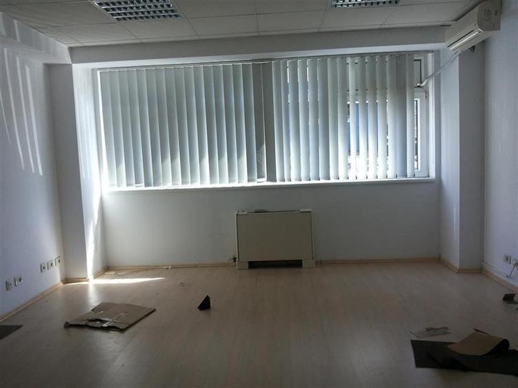 Vanzare spatii birouri - 230 mpc - pret/etaj, parcare inclusa - 11