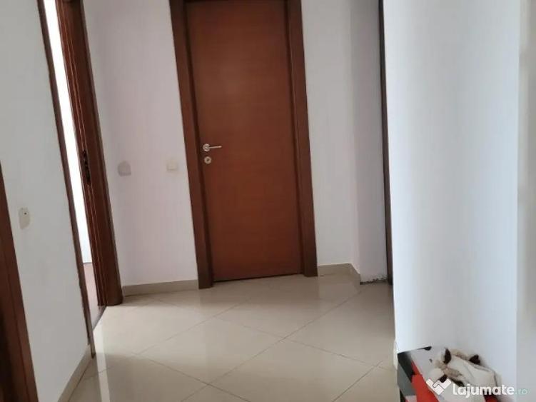 Inchiriez apartament 2 camere in Tecuci central cu parcare - 2