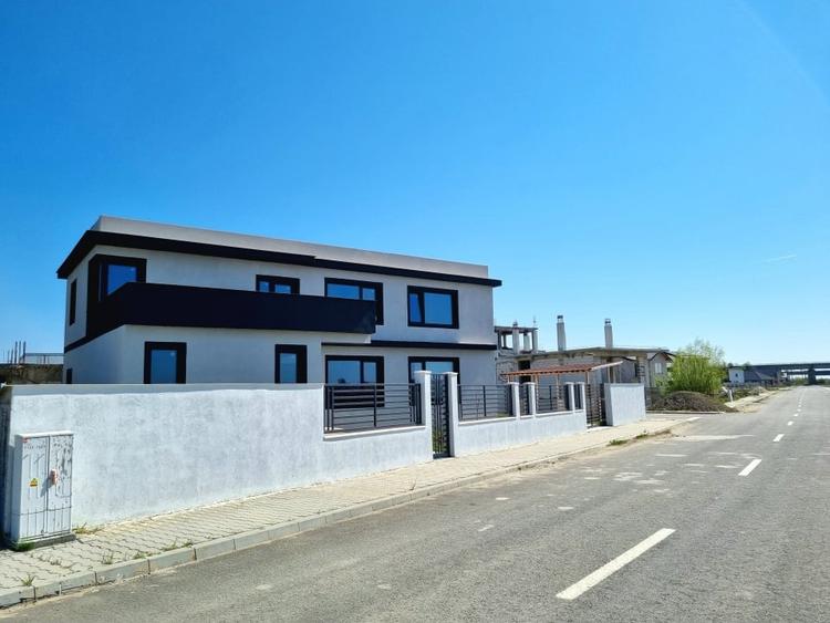 Casa P+1 in Navodari, cartier Midia Sat, vedere spre Lacul Tasaul - 4