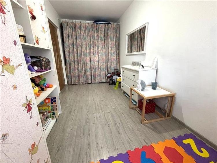 Zona Miron Costin - apartament 3 camere - etajul 2 - 6