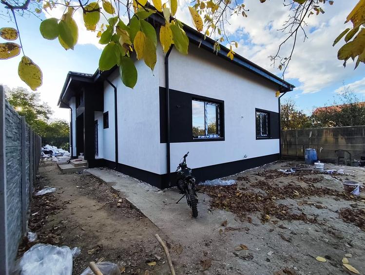 FARA COMISIOANE in Gulia vatra Satului la drum asfaltat casa 4 camere 2 bai P+M - 3