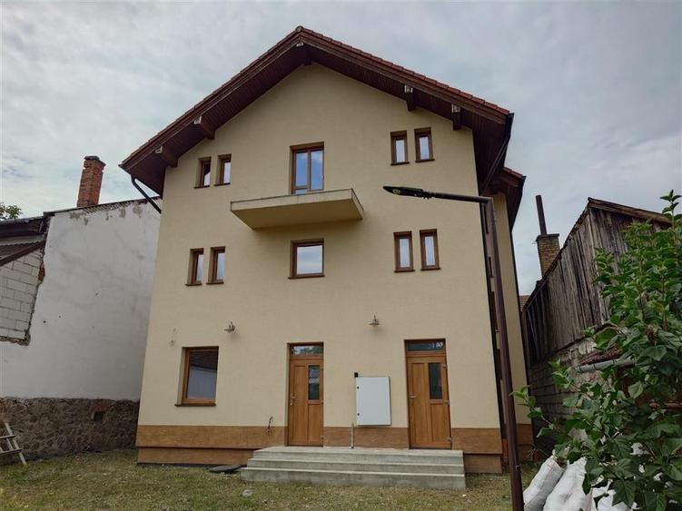 Cladire noua, ideala pentru cazare sau spatii de birouri in Brad, Hd - 1