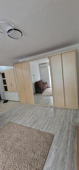 Inchiriez apartament 2 camere - 4