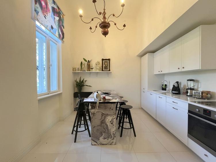 Apartament de închiriat în clădire monument istoric – Piața Maria, - 12