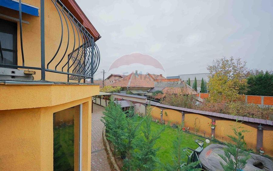 Casa cu 7 camere de vanzare, zona Parcul Salca, Cantemir - 1