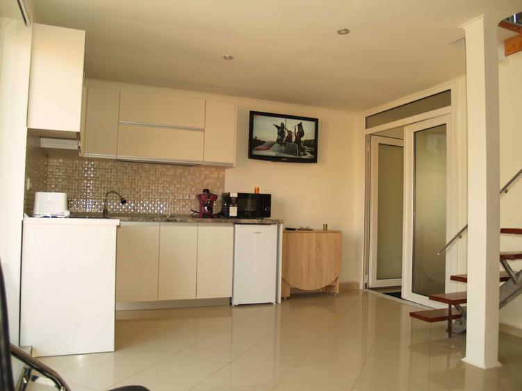 inchiriez apartament la casa, zona Decebal - 6