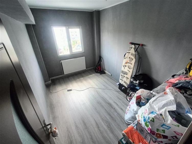 Apartament de vanzare 3 camere decomandat Mioritei/Bradului - 9