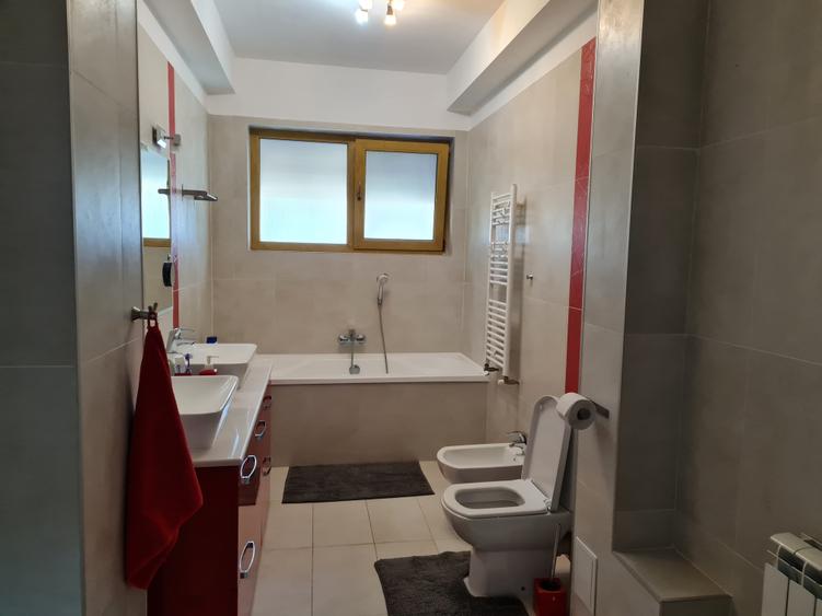 Ap. lux,4 cam.s.totala. 247mp utili ,pe tot etajul 1 ,+camera la mansarda 21mp! - 18