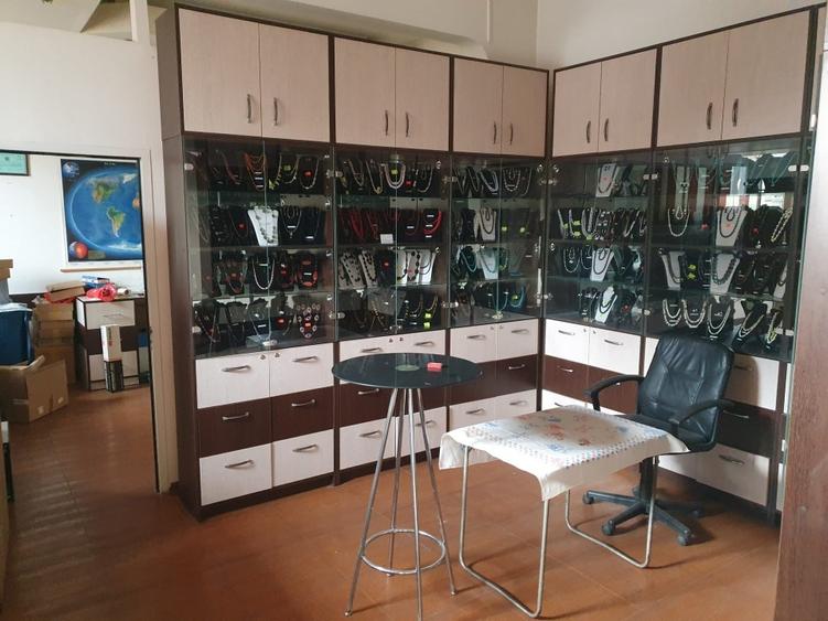 Vand Spatiu Comercial - Afacere la cheie, cesionare firma, mobilier, stoc marfa! - 3