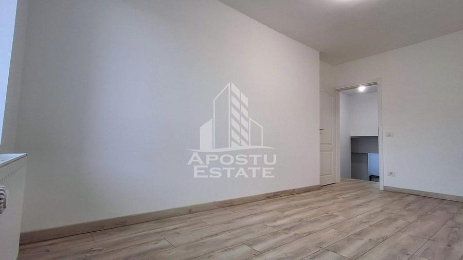 Apartament cu 3 camere decomandat, mobilat în Polivalentă