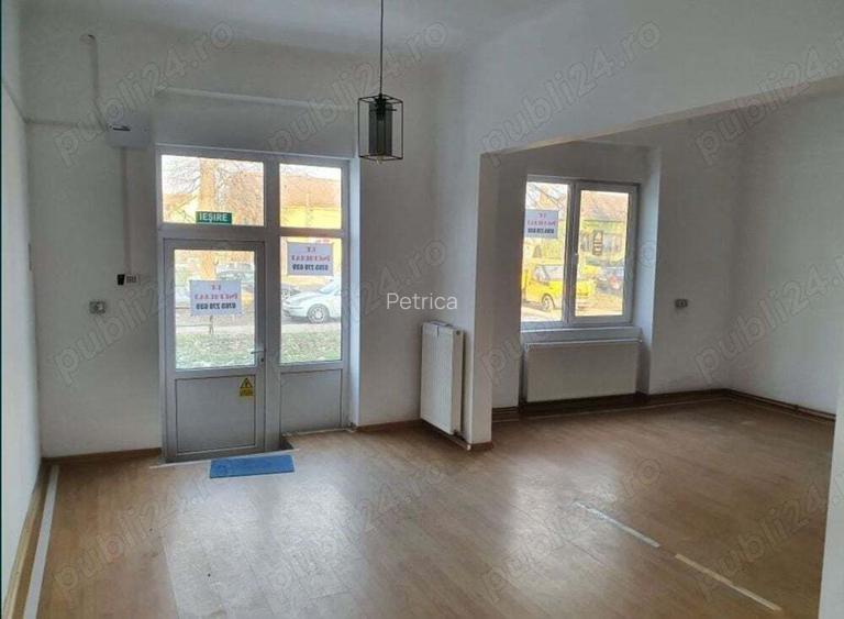 Spa?iu comercial centru Beius 100 mp