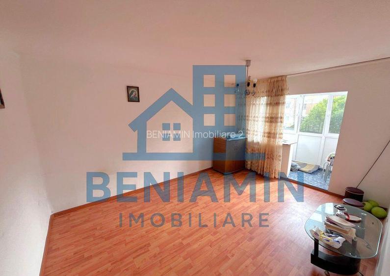 2 camere decomandat etaj 3 Rovine Parculet 48mp 1980 teav... 2 camere decomandat etaj 3 Rovine Parculet 48mp 1980 teav...