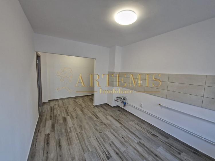 Apartament de 2 camere, 54 mp., zona Lama - 1