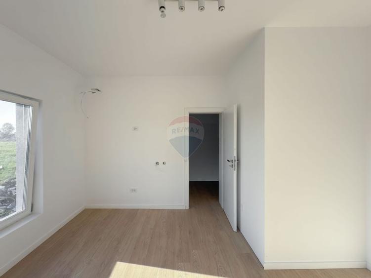 Casa / Vila cu 4 camere de vanzare - 9