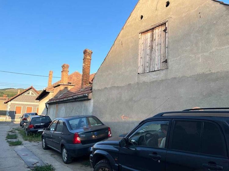 Casa de vanzare Sebesel, jud. Alba 8 km de Sebes, traseu Transalpina - 2