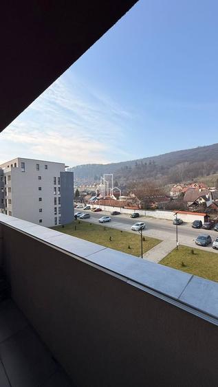Apartament cu 2 camere decomandat, mobilat în Est
