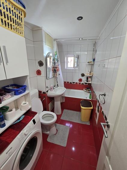 Apartament cu 3 camere decomandat, mobilat în Micălaca