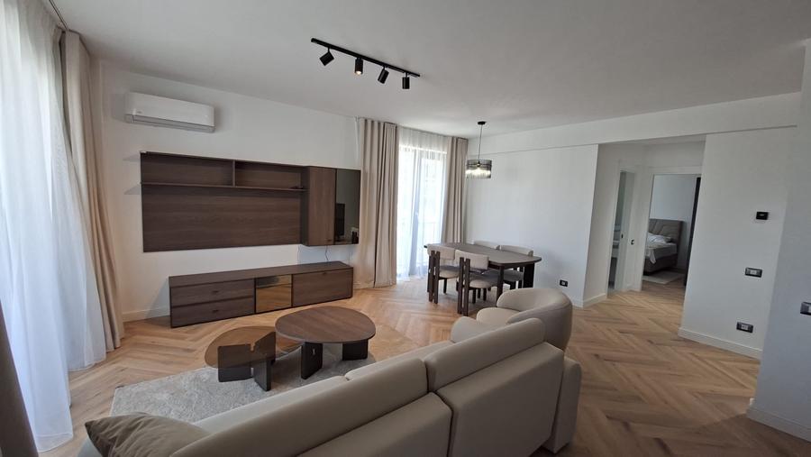 Apartament cu 3 camere decomandat în Pipera