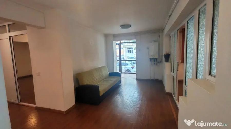 Spațiu comercial, de 85 mp, în Central