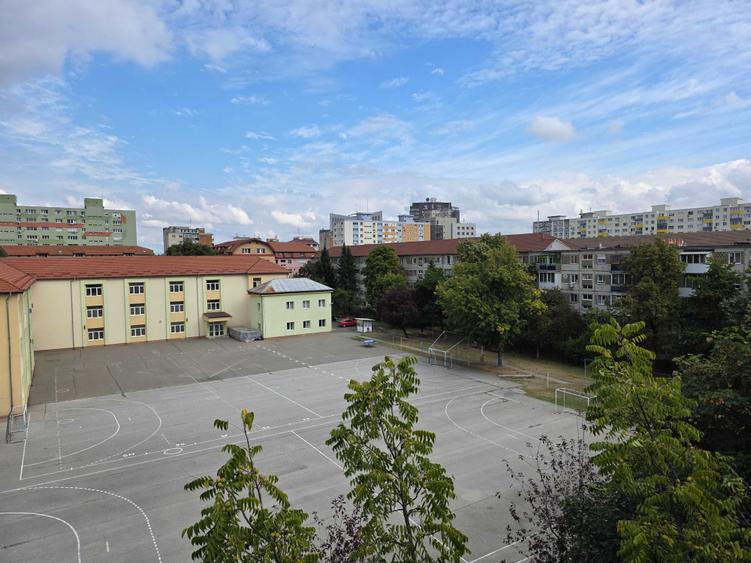 Apartament cu 2 camere semidecomandat în Dacia