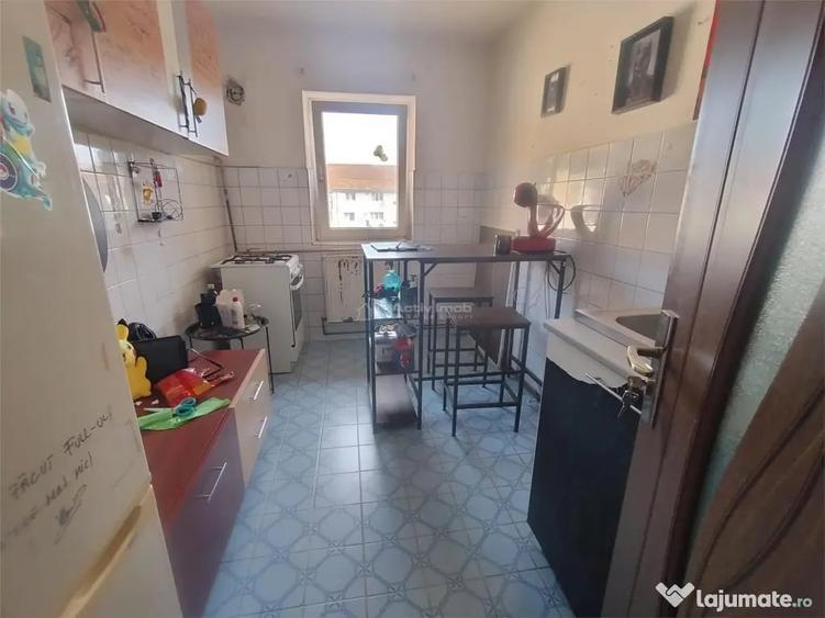 Apartament cu 3 camere decomandat în Caransebeș