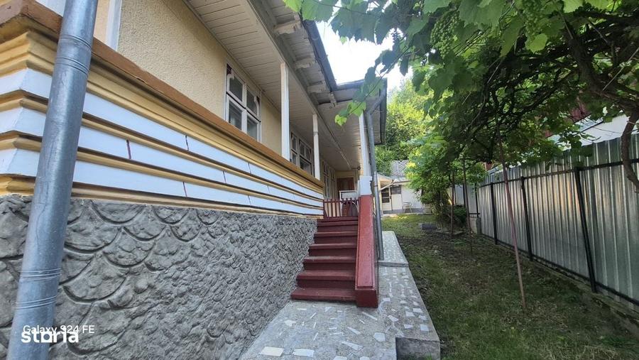 Casă cu 4 camere cu Teren 679 Mp în Central