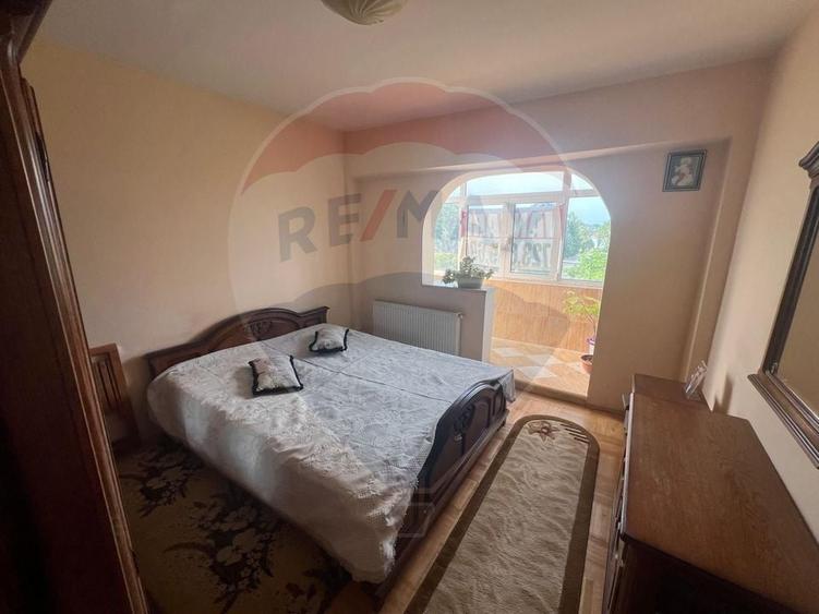 Apartament cu 4 camere decomandat, mobilat în Gară