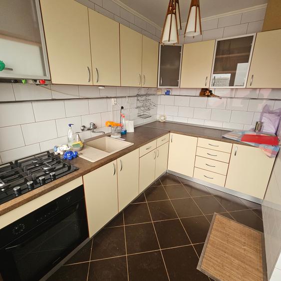 Apartament cu 3 camere semidecomandat, mobilat în Gara de Est