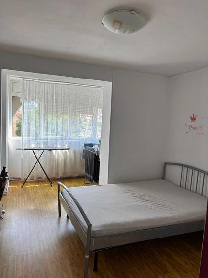 Apartament cu 3 camere decomandat în Mureșeni