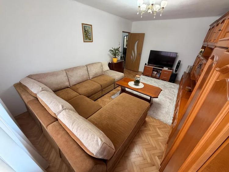 Apartament cu 3 camere decomandat în Obcini