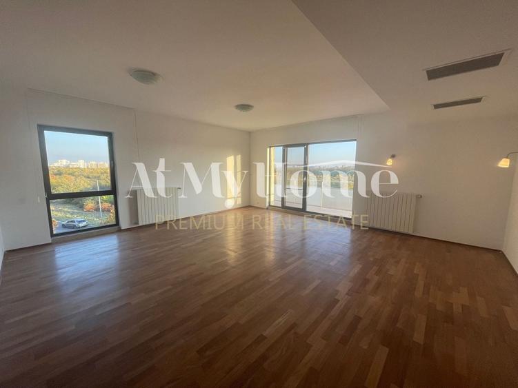 Apartament cu 4 camere decomandat, mobilat în Băneasa