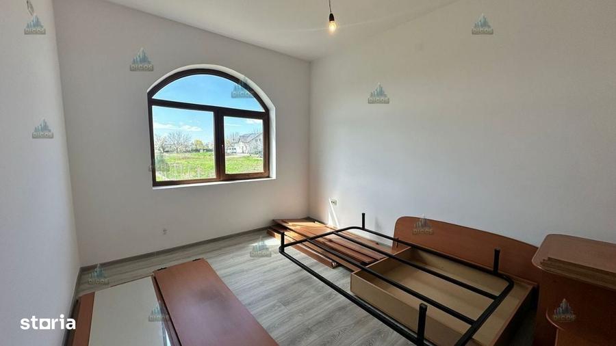 Casă cu 4 camere în Remuș